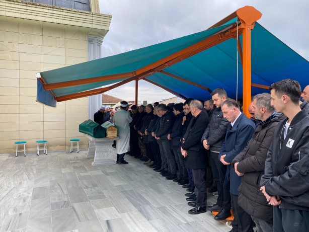 Foto - Ümraniye'de evde ölü bulunan anne ve 3 yaşındaki oğlu defnedildi