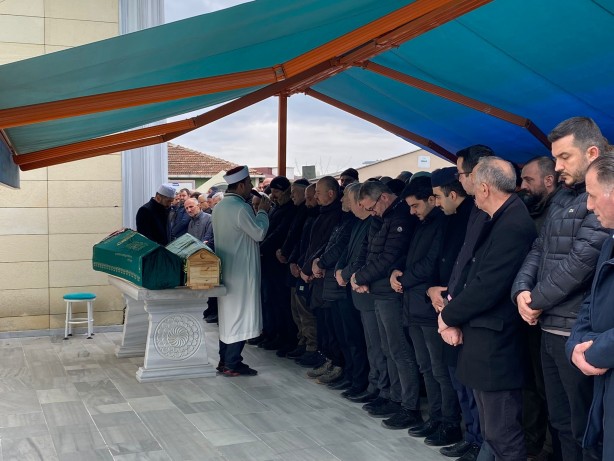 Foto - Ümraniye'de evde ölü bulunan anne ve 3 yaşındaki oğlu defnedildi