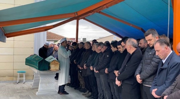 Foto - Ümraniye'de evde ölü bulunan anne ve 3 yaşındaki oğlu defnedildi