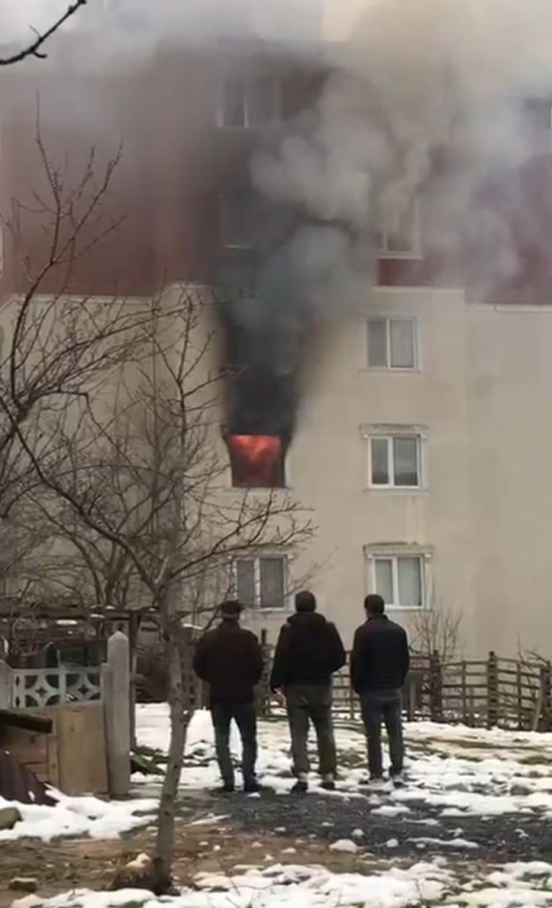 Ümraniye'de korku dolu anlar! Binada mahsur kaldılar