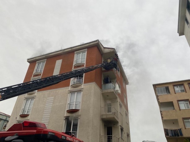 Foto - Ümraniye'de korku dolu anlar! Binada mahsur kaldılar