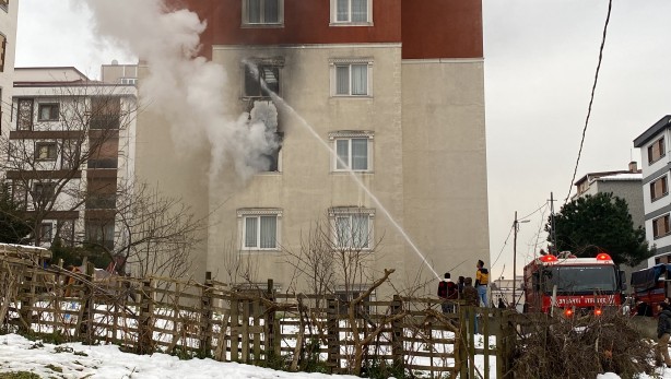 Foto - Ümraniye'de korku dolu anlar! Binada mahsur kaldılar