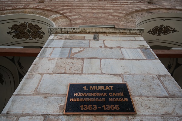 Foto - UNESCO Kültür Mirası Listesi'nde... 658 yıllık tarihi cami ucube yapıların arasında nefes alamıyor 