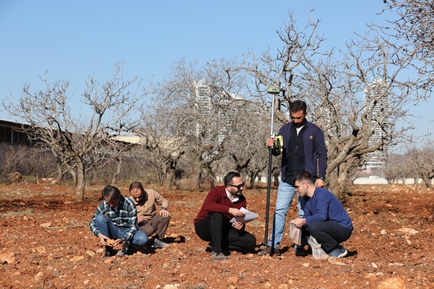 Foto - Üniversite bölgesinde üç yılda bulundu: Paleolitik döneme ait sır gibi saklanan 8 bin 200 eser ortaya çıktı! Damga vuran keşif