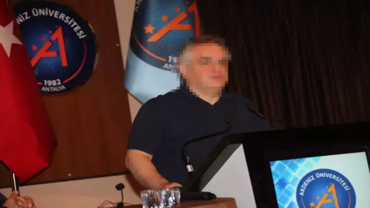 Foto - Üniversite hastanesinde gizli kamera skandalı! Profesör, bütün hastaları kaydetmiş