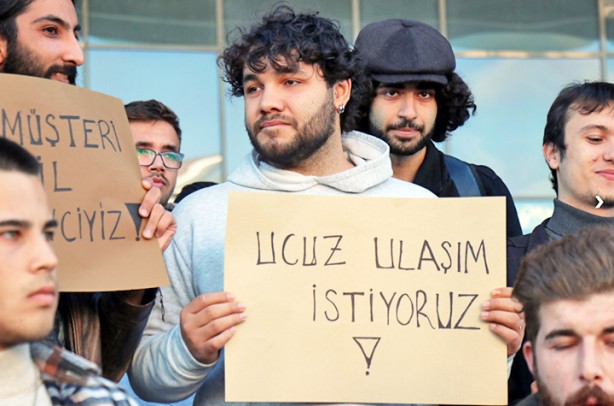 Foto - Üniversite öğrencileri, Edirne Belediyesi’ni topa tuttu... 43 bin üniversite öğrencisi ETUS’tan hakkını istiyor: Müşteri değil, öğrenciyiz
