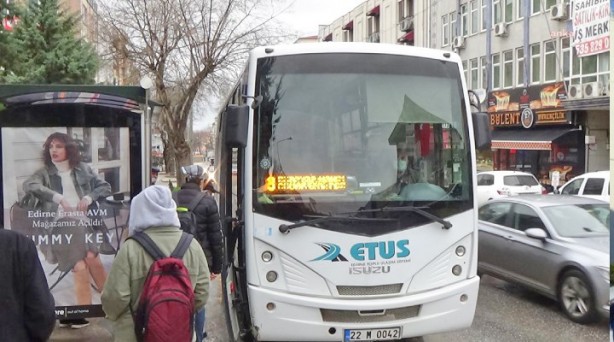Foto - Üniversite öğrencileri, Edirne Belediyesi’ni topa tuttu... 43 bin üniversite öğrencisi ETUS’tan hakkını istiyor: Müşteri değil, öğrenciyiz