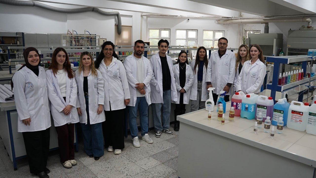 Foto - Üniversite öğrencilerinden şaşırtan fikir! Çemen kokusundan kolonya yaptılar