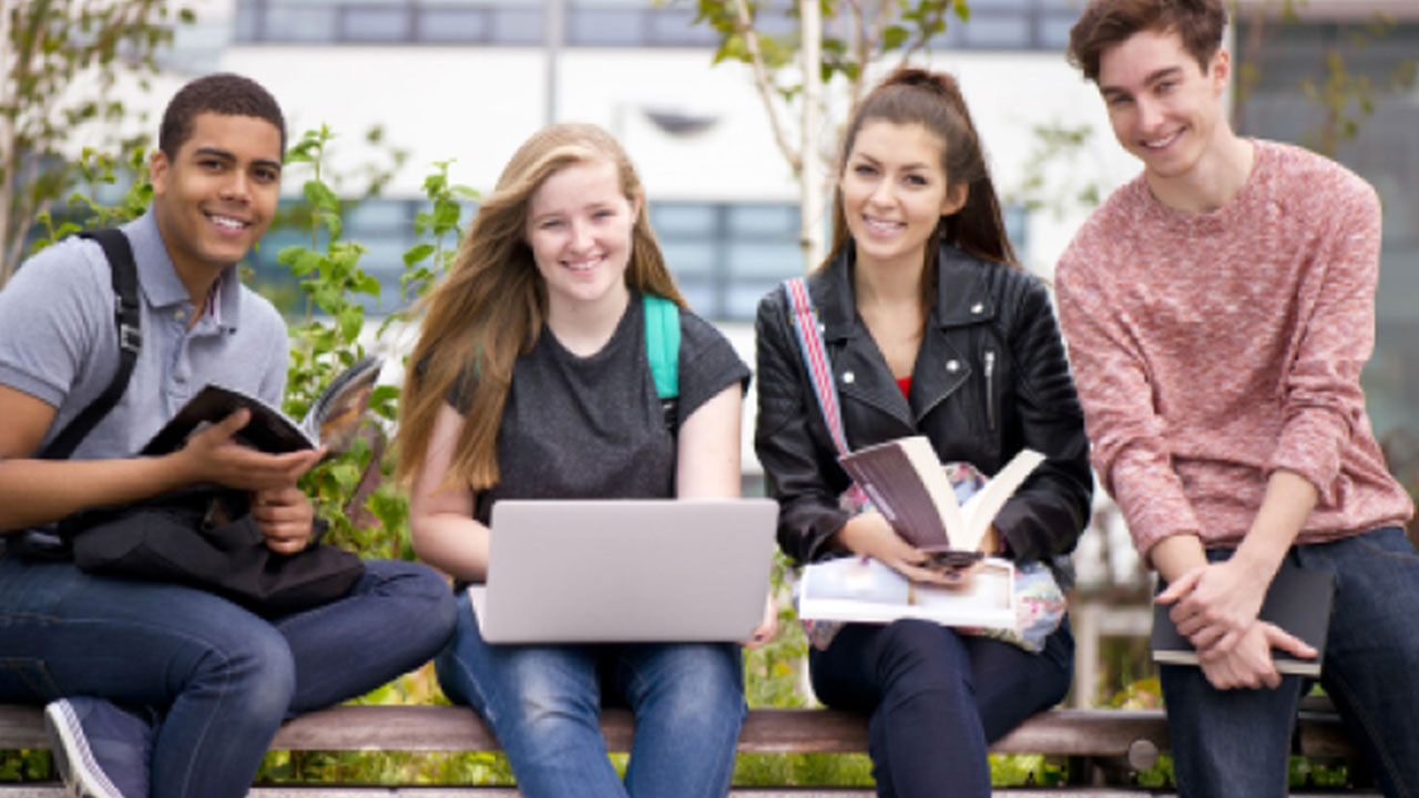 Foto - Üniversite öğrencilerine takdir toplayan uyarı: Düzgün giyinin, Müslümanlar var