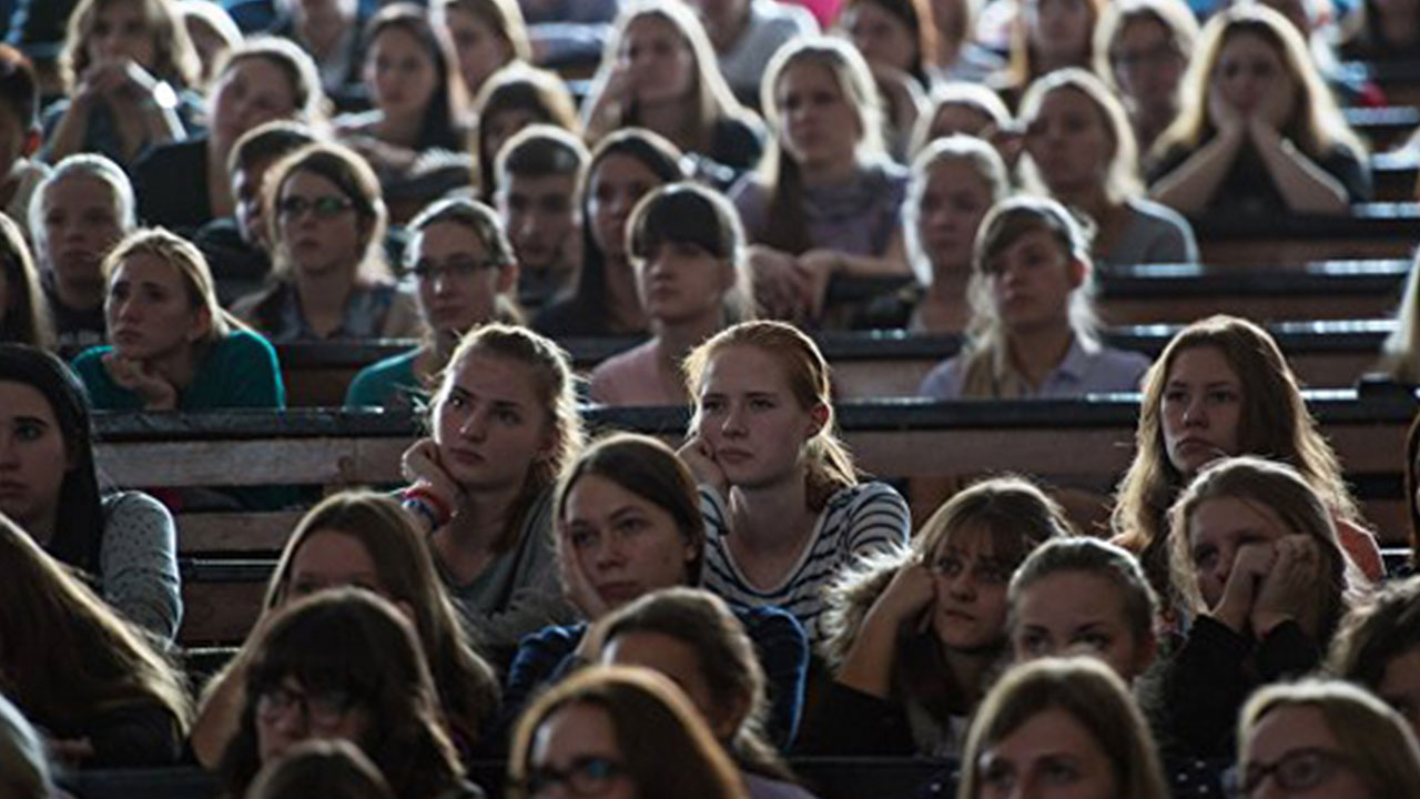 Üniversite öğrencilerine takdir toplayan uyarı: Düzgün giyinin, Müslümanlar var