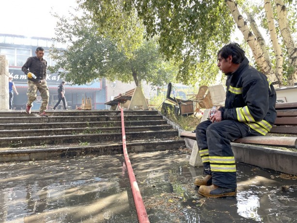 Foto - Üniversitede yangın! Vali'den açıklama
