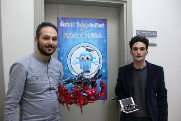 Foto - Üniversiteli gençler "Örümcek Robot" üretti