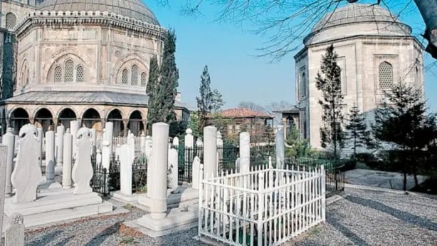 Foto - Ünlü caminin bahçesinde bir cinayetin anlatıldığını biliyor muydunuz? Herkes önünden geçiyor ama kimse farkında değil! İşte o cinayetin ayrıntıları