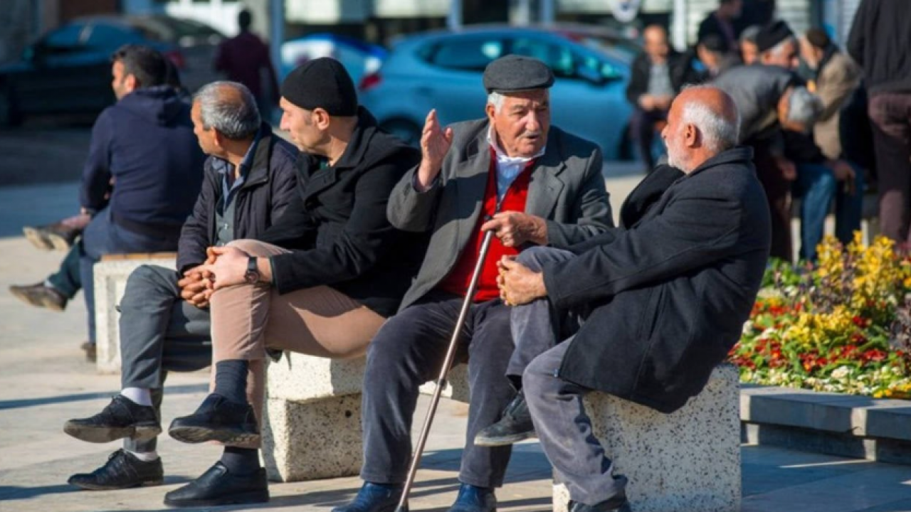Foto - Ünlü ekonomist o tarihte emekli olacaklara seslendi: Çalışmak daha cazip