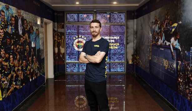 Foto - Ünlü futbolcu Mert Hakan'dan "Helal olsun" dedirten çıkış! Kabul edemiyorum dedi...