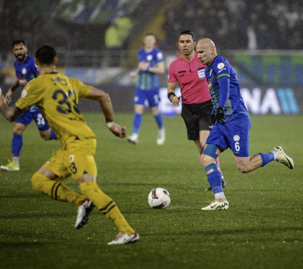 Foto - Ünlü futbolcu, sessiz sedasız gidecek mi? O Arap takımı devrede: Fenerbahçe'nin kalbini sökecekler! 