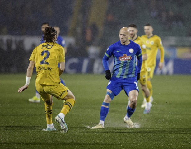 Foto - Ünlü futbolcu, sessiz sedasız gidecek mi? O Arap takımı devrede: Fenerbahçe'nin kalbini sökecekler! 