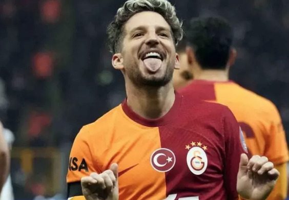Ünlü futbolcudan tartışmalara neden olacak bırakma kararı! Şok karar! Talebini reddetti... Duyan hemen!