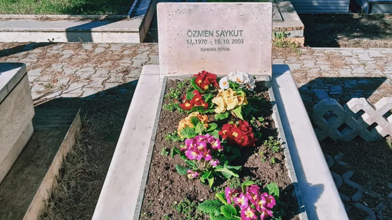 Foto - Ünlü gazeteci, babasının mezarına gittiğinde hayatının şokunu yaşamıştı! Talat Atilla, Erdal Beşikçioğlu'na isyan etti! 