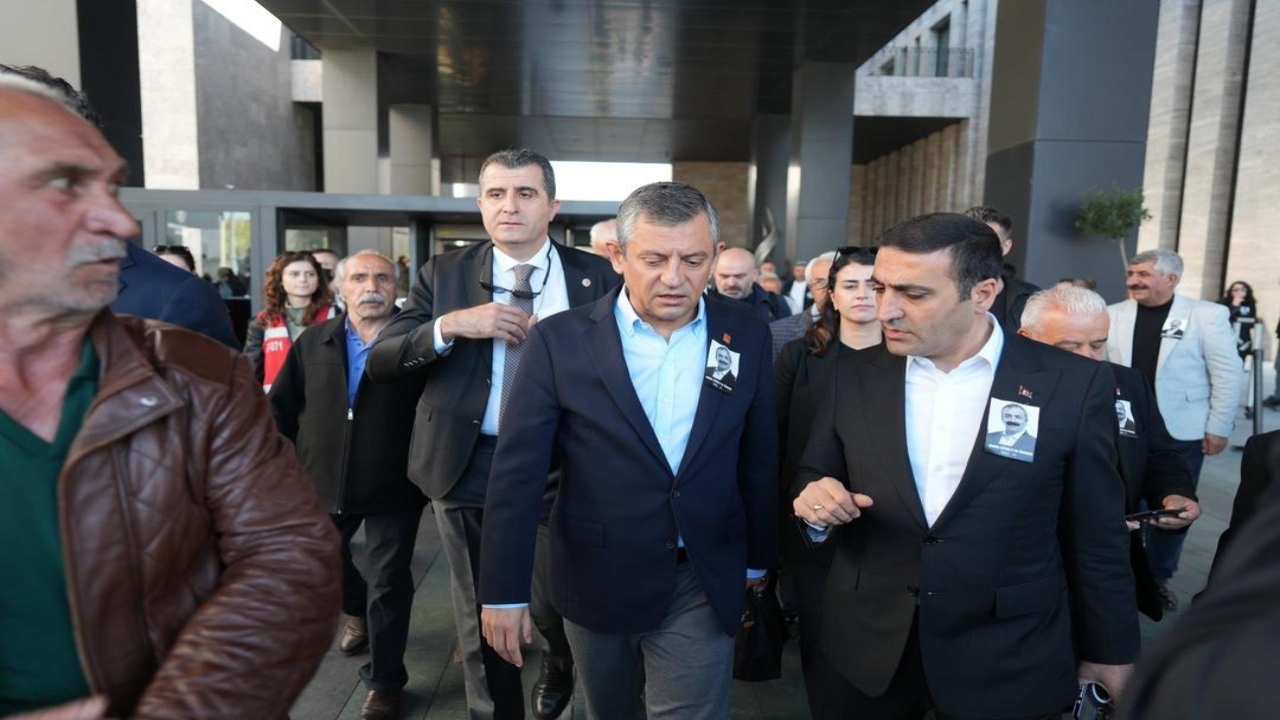 Foto - Ünlü gazeteciden, Özgür Özel’e yumruklu saldırı sonrası olay sözler: İnsanın bazen "Bunları hak etti" diyesi geliyor 