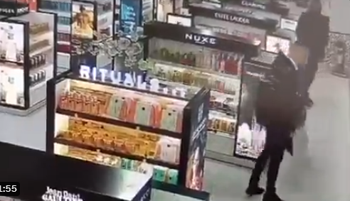 Foto - Ünlü hakem maç sonu hırsızlık yaparken yakalandı! Kimse inanamadı