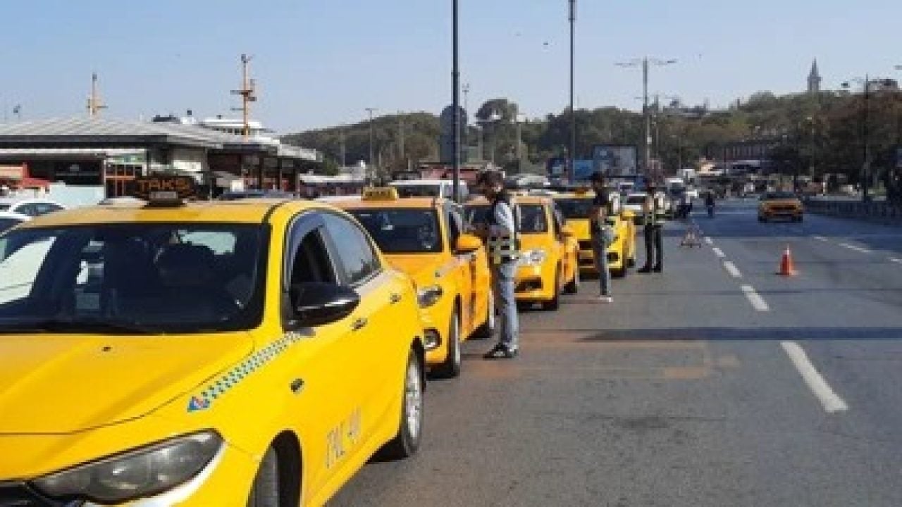Foto - Ünlü isimden taksicilere tehdit: Siz bittiniz