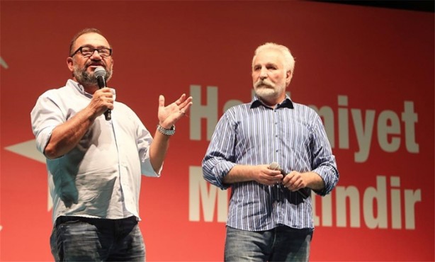 Ünlü isimlerden demokrasi nöbetine destek