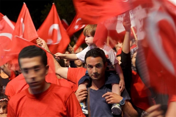 Foto - Ünlü isimlerden demokrasi nöbetine destek