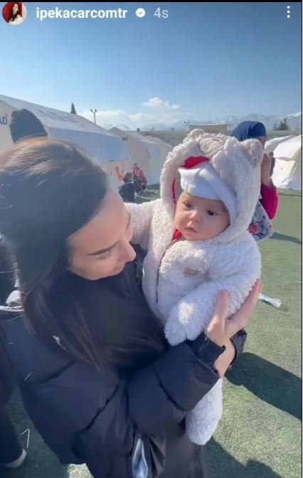 Foto - Ünlü isimlerden minik depremzedelere moral desteği