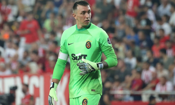 Foto - Ünlü isimleri dolandırdı diye iddia edildi! Herkes konuşuyor: Yeni detaylar ortaya çıktı! Tüm parasını oraya bıraktı