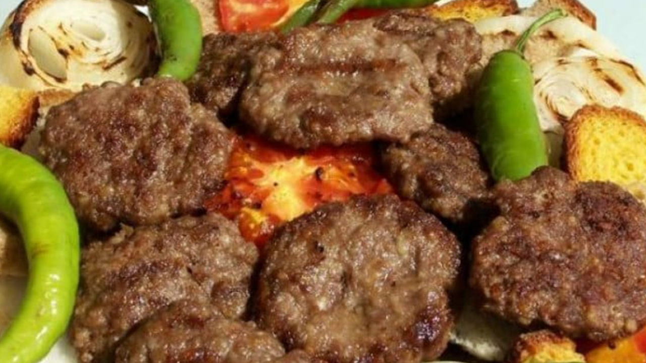 Foto - Ünlü köftecide skandal! Dana eti diye bakın ne yedirmişler