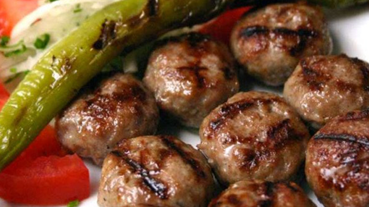 Foto - Ünlü köftecide skandal! Dana eti diye bakın ne yedirmişler