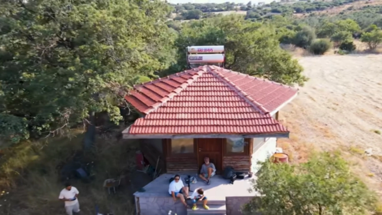 Foto - Ünlü oyuncu Ali Sürmeli’nin evi herkesi şaşırttı! Kimse bunu yaptığına inanamıyor