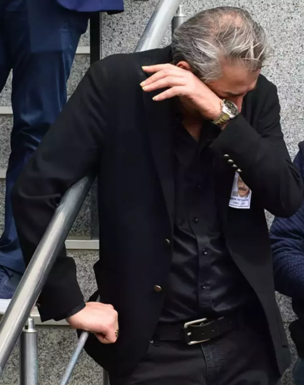 Foto - Ünlü oyuncu cenazede arabasıyla vatandaşı ezdi