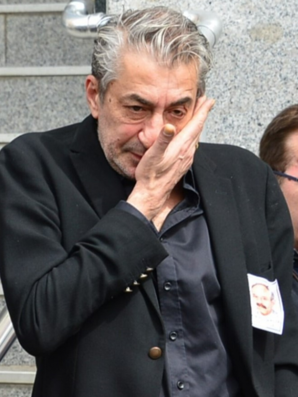 Foto - Ünlü oyuncu cenazede arabasıyla vatandaşı ezdi