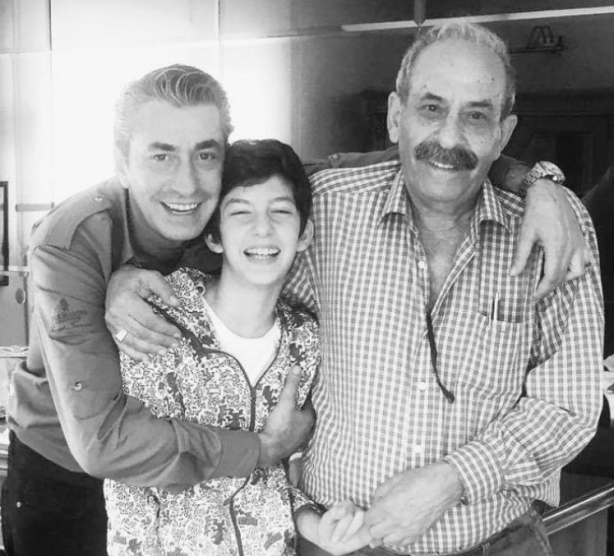 Ünlü oyuncu cenazede arabasıyla vatandaşı ezdi