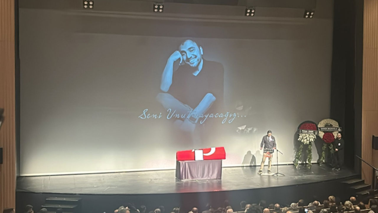 Foto - Ünlü oyuncu Şinasi Yurtsever'in veda töreninde annesinin ağzından tek kelime döküldü