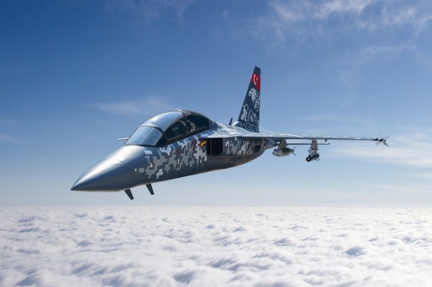 Foto - Ünlü pilot, Almanya'nın bile istediği Hürjet ile ilgili bomba gelişmeyi 'Nazar değmesin' diyerek duyurdu