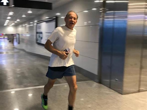 Foto - Ünlü profesörden Atatürk Havalimanı'nda şaşırtan hareket