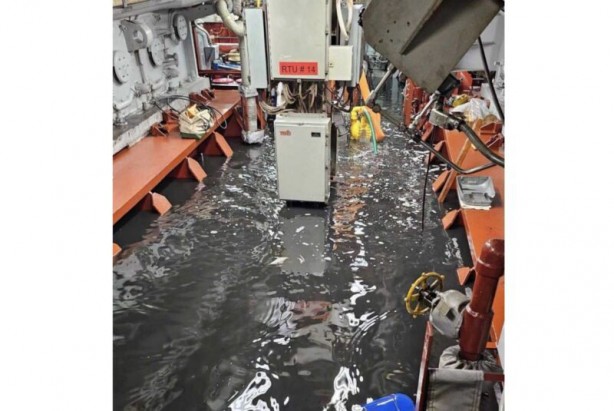 Foto - Ünlü savaş gemisi batıyor! Allah'ın adaleti işte, beter olun