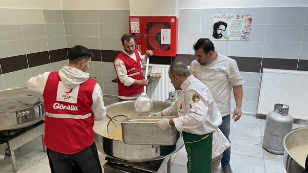 Foto - Ünlü şefler depremzedeler için ocak başına geçti