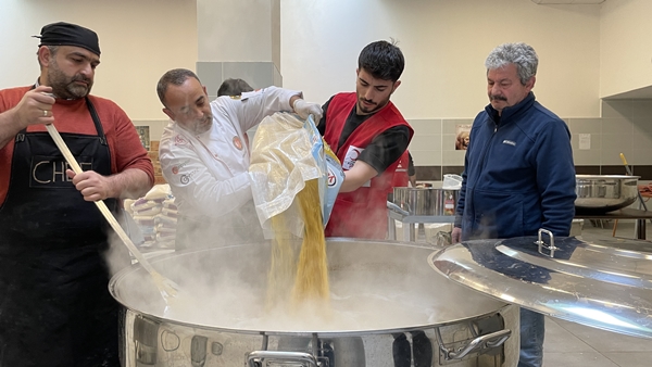 Foto - Ünlü şefler depremzedeler için ocak başına geçti