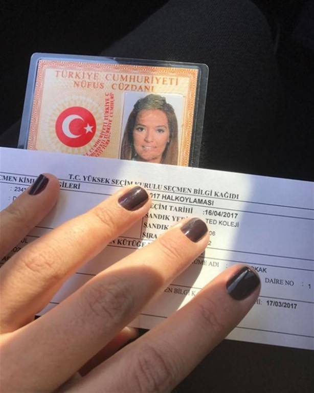 Foto - Ünlü simalar sandık başında