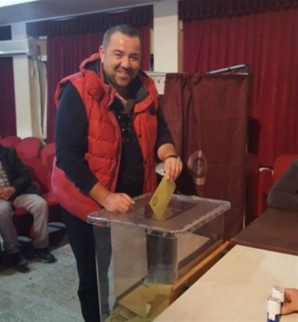 Foto - Ünlü simalar sandık başında