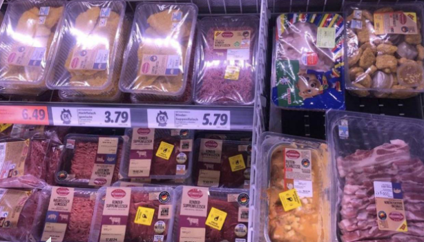 Foto - Ünlü süpermarketten Müslümanlara büyük terbiyesizlik! Et reyonunda alçak bir uygulama başlattılar