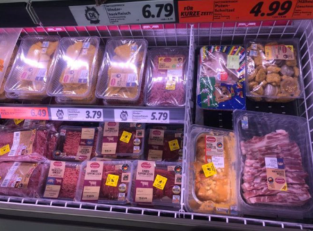 Foto - Ünlü süpermarketten Müslümanlara büyük terbiyesizlik! Et reyonunda alçak bir uygulama başlattılar