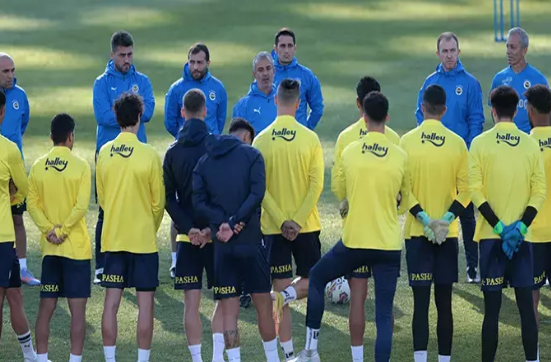 Ünlü takımın Ocak'ta göreceği futbolcuyu açıkladı! Fred'in yanına geliyor, İsmail Kartal aradığı yıldızı buldu