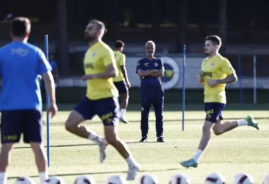 Foto - Ünlü takımın Ocak'ta göreceği futbolcuyu açıkladı! Fred'in yanına geliyor, İsmail Kartal aradığı yıldızı buldu