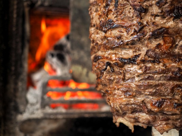Foto - Ünlü Türk dönercisinde hamam böceği ve fare dışkısı tespit edildi! Restoran kapatıldı