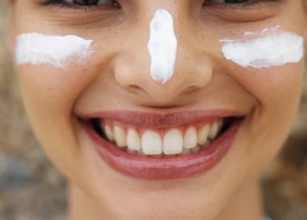 Foto - Ünlü uzmandan 40 faktör güneş kremi tarifi